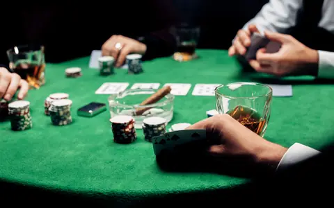 Players around a green poker table, illustrating PPPoker on PC and Mac
